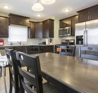 Fast Wifi, 8mi to Tinley Park Convention CTR, 4KTVs, Free parking, Sleeps 10 - Accommodation Los Angeles