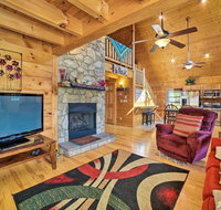 Garnerland in Luray Pet-Friendly Log Cabin with Porch - Accommodation Los Angeles