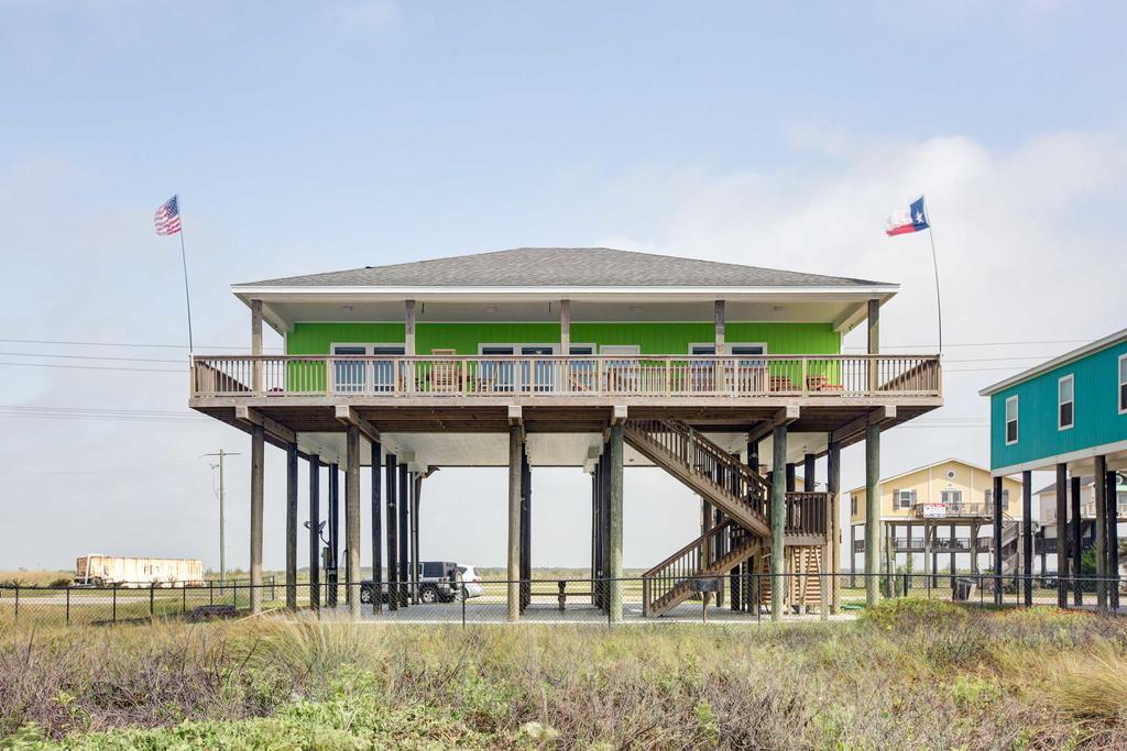 Gilchrist 'EZ Street Beach House' With Gulf-View Deck - thumb 1