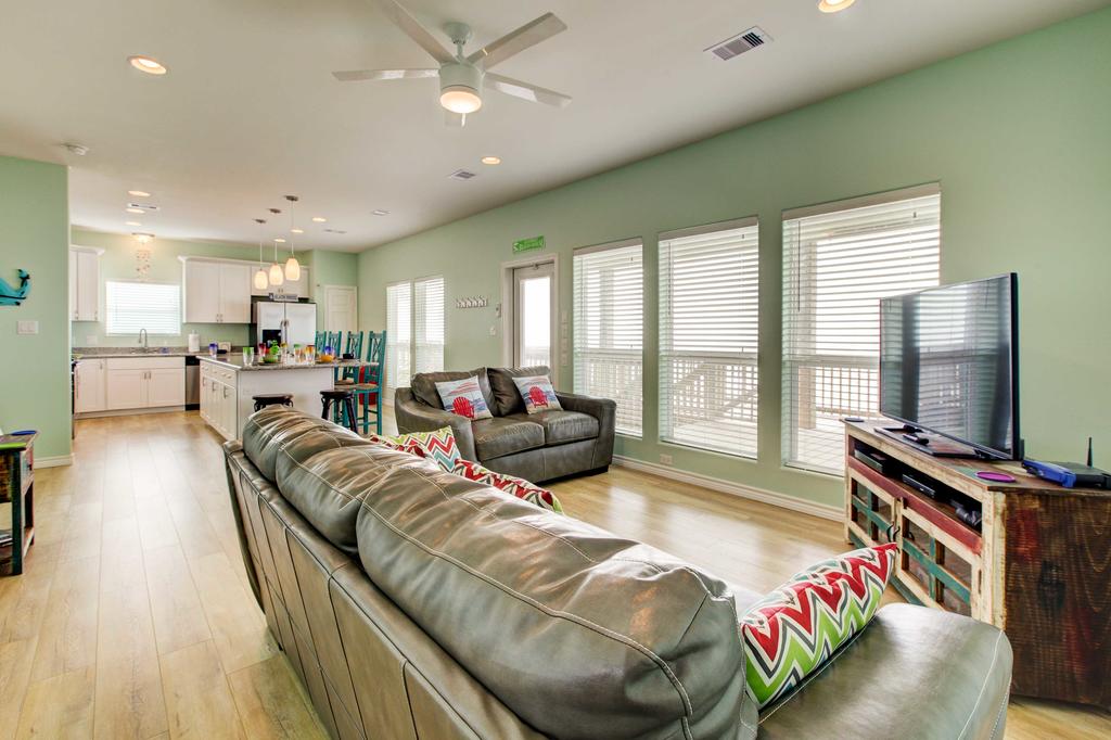 Gilchrist 'EZ Street Beach House' With Gulf-View Deck - thumb 2