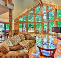 Golf Course Bellaire Home with Hot Tub  BBQ - Accommodation Los Angeles