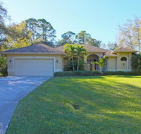 Gorgeous four bedroom, three bathroom, with optional electrically heated pool and spa. - Accommodation Los Angeles