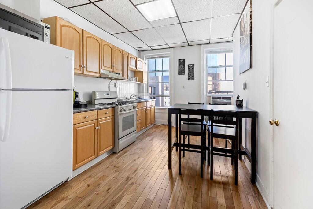 Great Location 1BR Next To Path - 10min To NYC - thumb 1