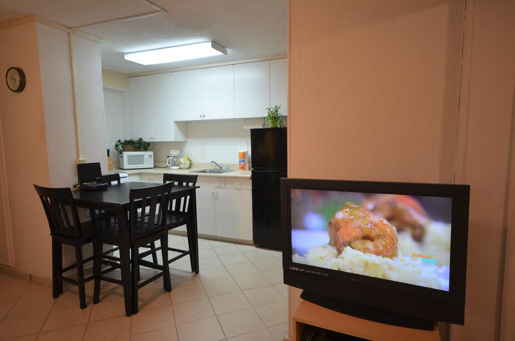 Hawaiian King 501 Studio, Pool And BBQ Grill, Sleeps 4 - thumb 1