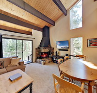 Henrys Tahoe Hideaway w/ Pool Sauna  Tennis condo - Accommodation Los Angeles