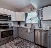 Hideaway in the Heights - Accommodation Los Angeles