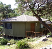 Hill Country Bungalow w/ Lake Travis views, pool & hot tub, next to marina (#12) - Accommodation Los Angeles