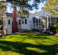 Historic 2BR Petaluma House - Accommodation Los Angeles