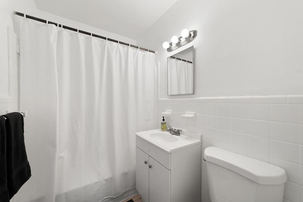 Historic Beach Escape - Entire Apartment C - thumb 3