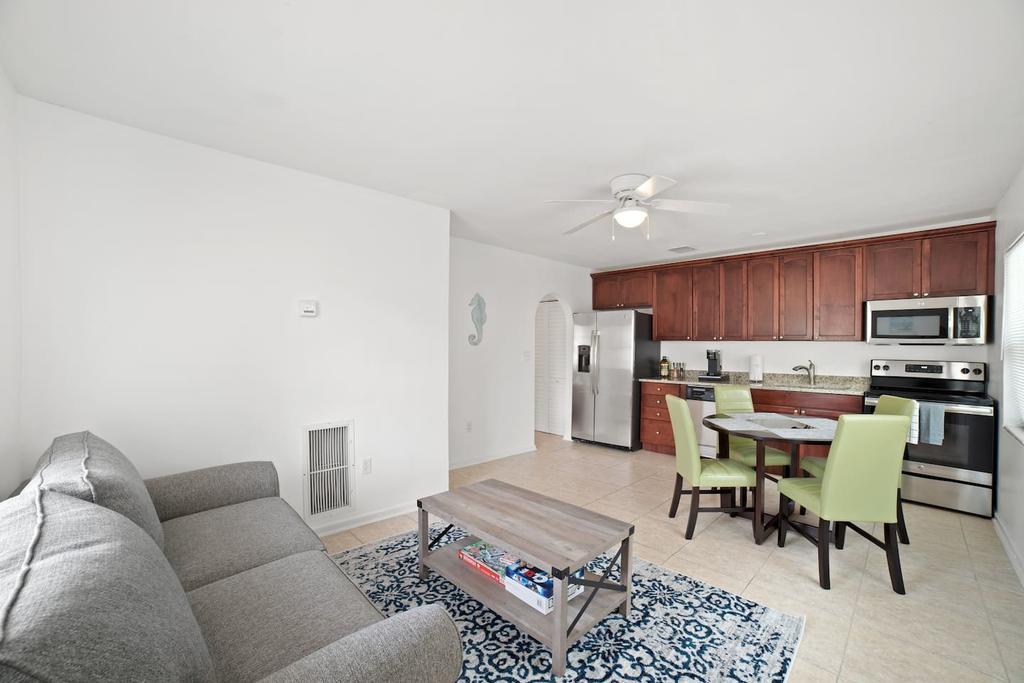 Historic Beach Escape - Entire Apartment C - thumb 0