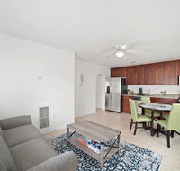 Historic Beach Escape - Entire Apartment C - Accommodation Los Angeles
