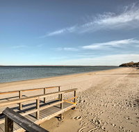 Home in Long Island Wine Country - Walk to Beach - Accommodation Los Angeles