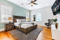 Hosteeva Amazing 4 BR Modern Condo with Balcony Near Frnch Quarter Accommodation Los Angeles