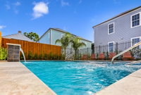 Hosteeva Brand New Condo with a Pool Steps to St Charles Ave Accommodation Los Angeles