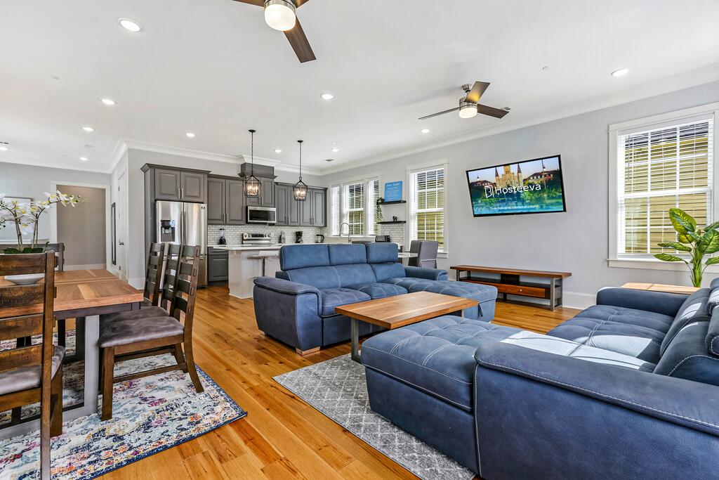 Hosteeva Luxury 5 BR Urban Retreat With Balcony & Pool In The Heart Of New Orleans - thumb 1