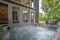 House in New Buffalo with Hot Tub and Large Yard Accommodation Los Angeles