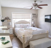 Huntington Park's Lindo y Moderno - Accommodation Los Angeles