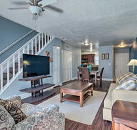 Ideally Located Tampa Townhome with Shared Pool - Accommodation Los Angeles