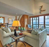 Lake Champlain Cottage with Kayak and Private Dock - Accommodation Los Angeles