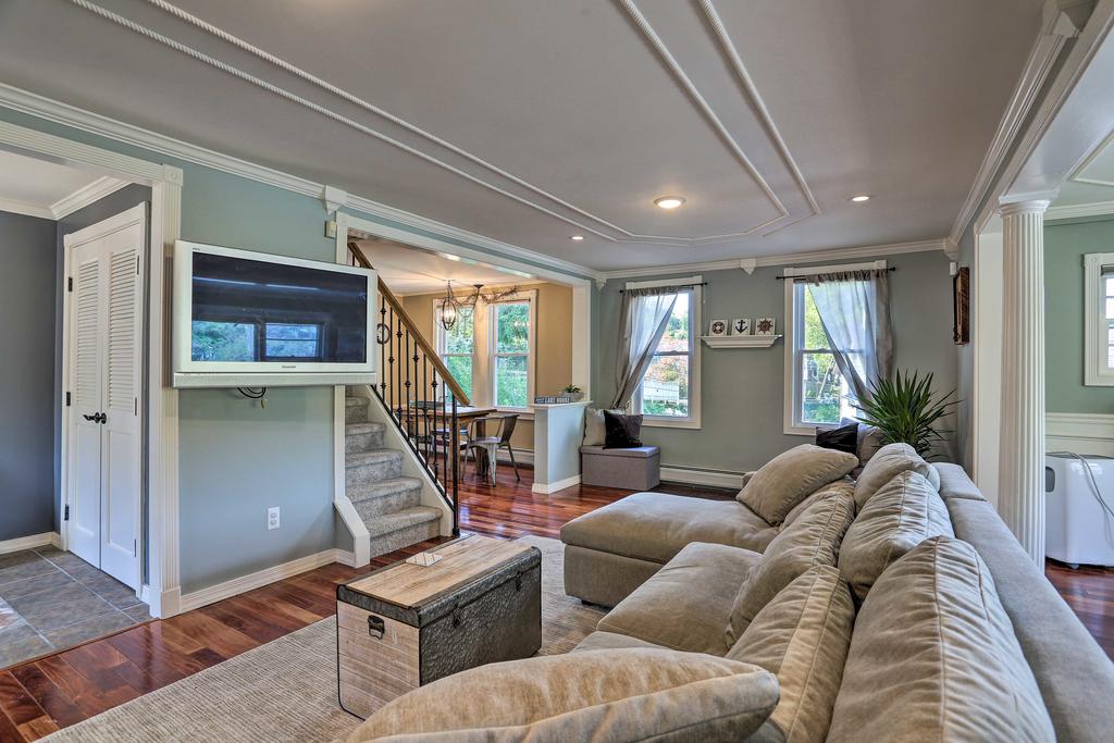 Lake Hopatcong Family Home With Boat Slip And Dock - thumb 2