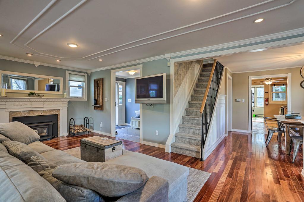 Lake Hopatcong Family Home With Boat Slip And Dock - thumb 3