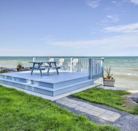 Lake Ontario Waterfront Cottage with DeckGrill - Accommodation Los Angeles
