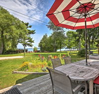 Lakefront 'Manitou Cottage' Near Dwtn Suttons Bay! - Accommodation Los Angeles