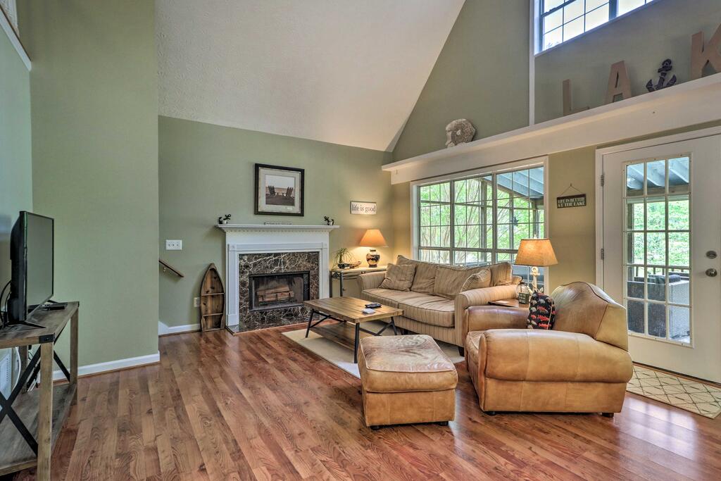 Lakefront House With Private Dock + Fire Pit! - thumb 2