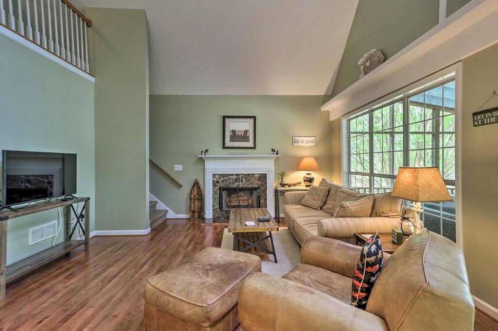 Lakefront House With Private Dock + Fire Pit! - thumb 3