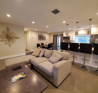 Lakefront Vacation Home - Sleeps 8 - Accommodation Los Angeles