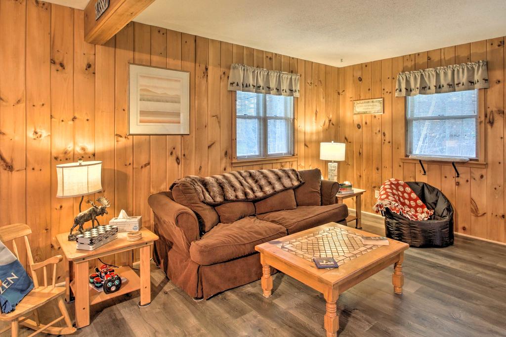 Lakeview Forest Cabin With Deck, Walk To Beach! - thumb 3