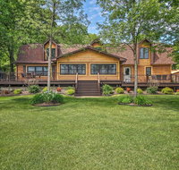 Large Home on Lake Edward with Deck  Fire Pit - Accommodation Los Angeles