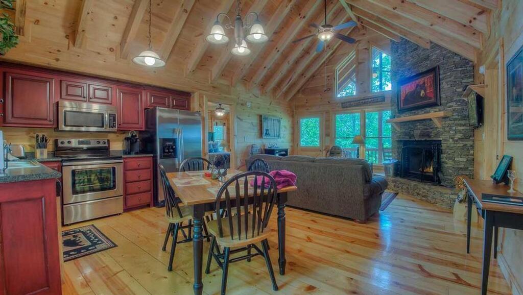 Lil' Slice Of Heaven By Escape To Blue Ridge - thumb 3