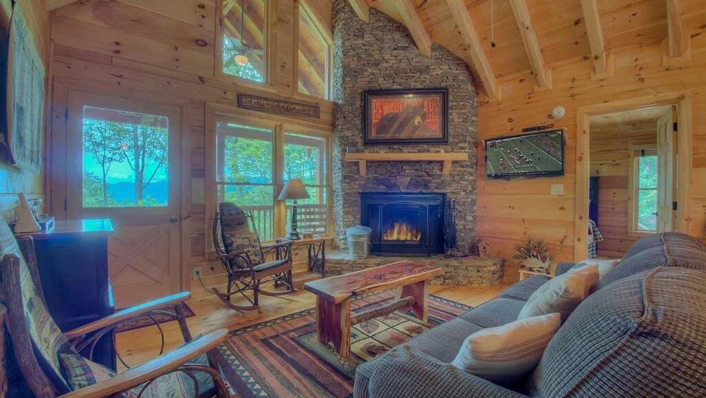 Lil' Slice Of Heaven By Escape To Blue Ridge - thumb 2