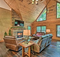 Log Cabin with Resort-Style Hot Tub - 5 Mi to Skiing! - Accommodation Los Angeles