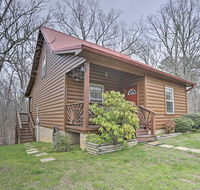 Lookout Mountain Retreat with Deck & Hot Tub - Accommodation Los Angeles