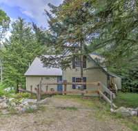 Lovely Cabin with Deck By Storyland & Attitash Mtn! - Accommodation Los Angeles