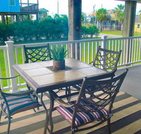 Lovely Freeport Family Home - Steps from the Shore - Accommodation Los Angeles