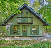 Lovely Pocono Cabin with Deck Near Lake Naomi! - Accommodation Los Angeles