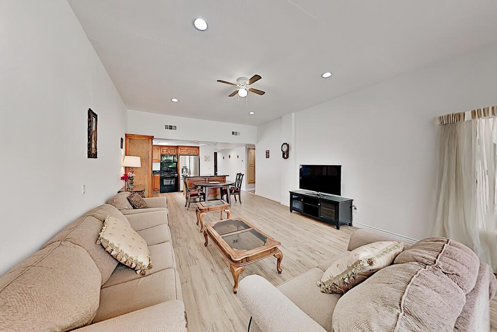 Luxe Home On Lake Lindero, Near Country Club Golf Home - thumb 1