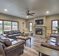 Luxe Lakefront Wisconsin Dells Home with Private Dock - Accommodation Los Angeles