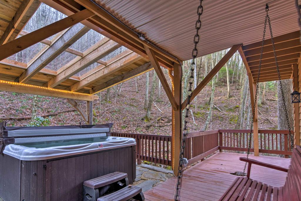 Luxury Asheville Home With Game Room, Fire Pit And Deck - thumb 0