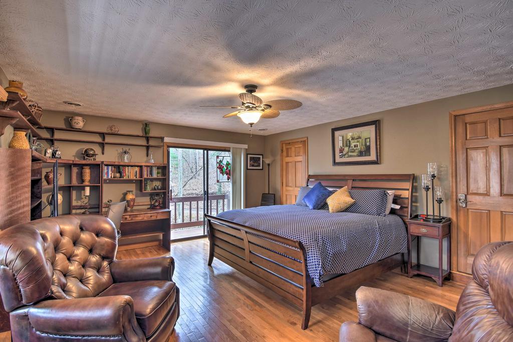 Luxury Asheville Home With Game Room, Fire Pit And Deck - thumb 2