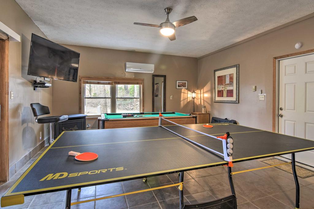 Luxury Asheville Home With Game Room, Fire Pit And Deck - thumb 1