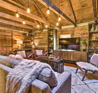 Luxury Cabin on 2.5 Acres - 10Mi to Asheville - Accommodation Los Angeles