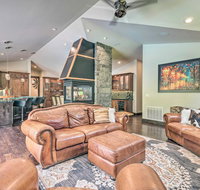 Luxury Home with Backyard Oasis - Near Seattle - Accommodation Los Angeles