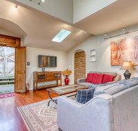 Magic Garden - Accommodation Los Angeles