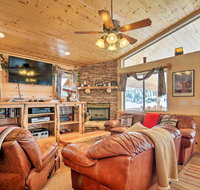 Meadow-View Mountain Cabin in Downtown Duck Creek! - Accommodation Los Angeles