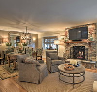 Mirror Lake Cottage with Private Deck, Waterfall - Accommodation Los Angeles