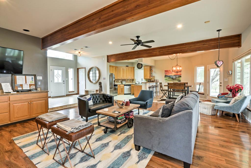 Modern Fischer House With Deck, Fire Pit & Hot Tub! - thumb 2